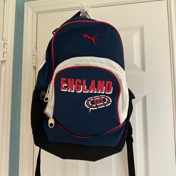 Official  England Soccer Gear Backpack  By Puma - Picture 1 of 2
